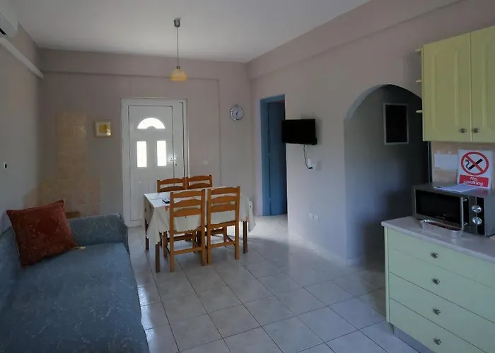 Mina アパート ザハロ